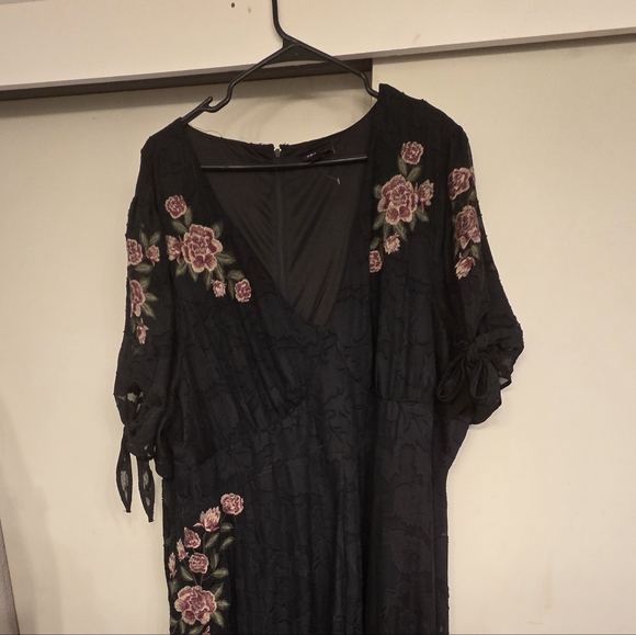 Torrid Runway Collection Floral Embroidered Maxi Dress Sz 26s - Picture 3 of 4